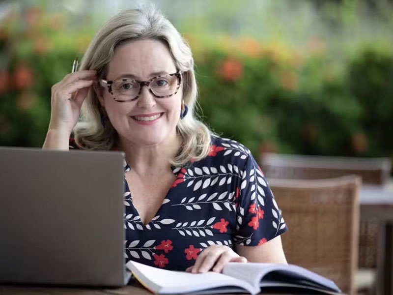 Salário de quem tem pós é quase o dobro do ganho de quem só tem graduação, mostra pesquisa